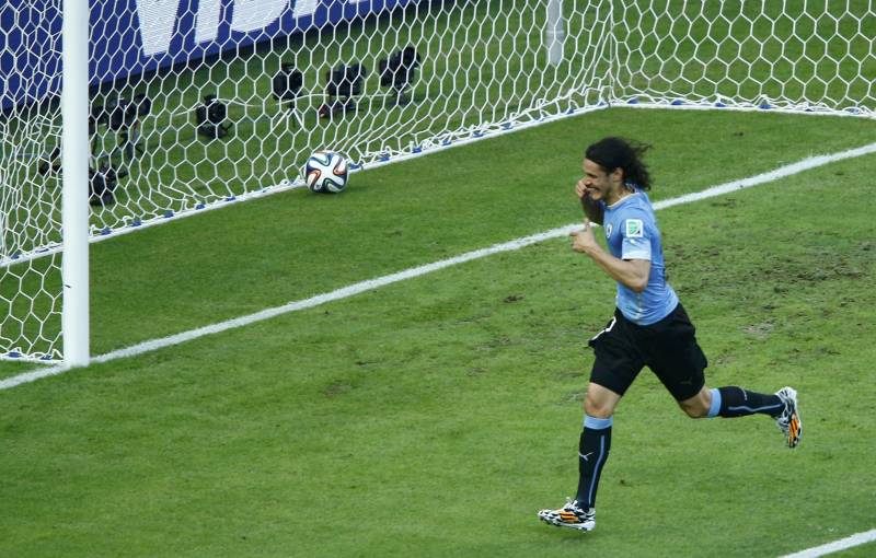 Edinson Cavani festeggia il goal del 1-0 di Uruguay-Costa Rica