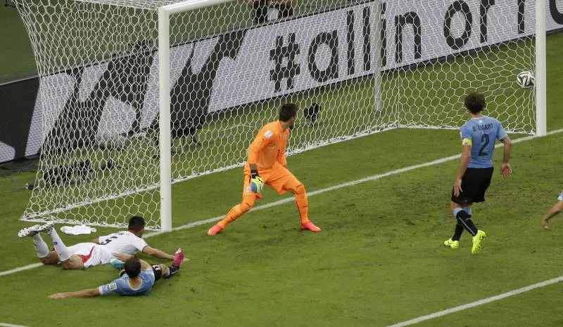 Oscar Duarte segna il goal del 2-1 per il Costa Rica