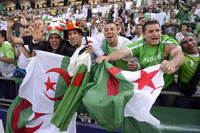 Il tifo algerino in azione