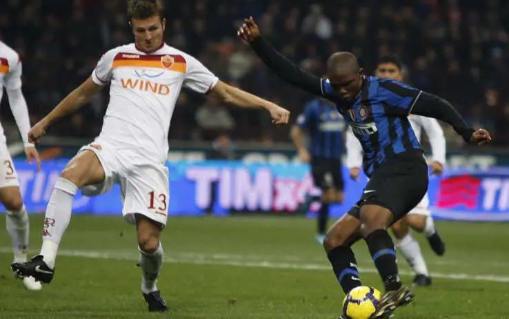 Eto'o in un match contro la Roma