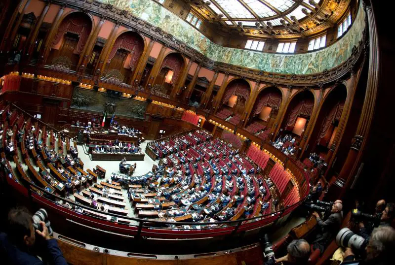 I funzionari della Camera prendono 9mila euro in più della cancelliera Merkel