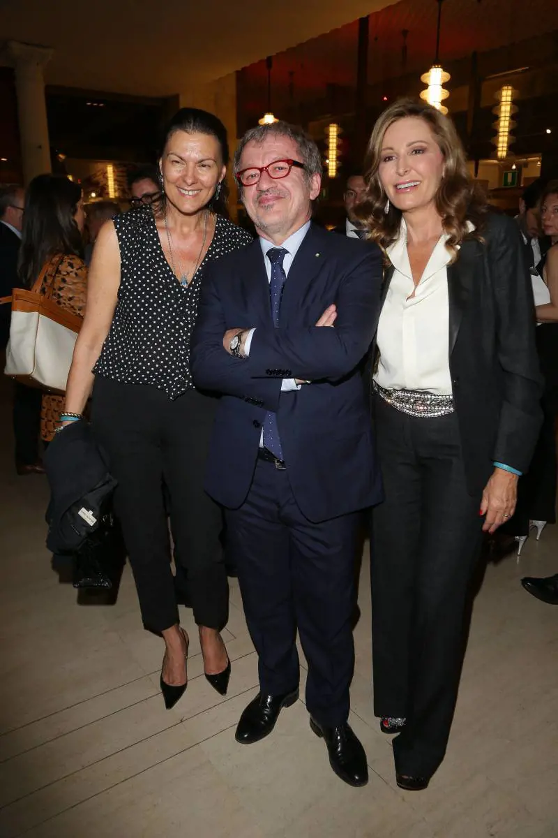 L'assessore Paola Bulbarelli, Roberto Maroni e Daniela Santanché