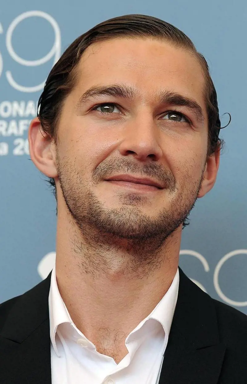 Shia LaBeouf fuma a teatro, arrestato A Broadway