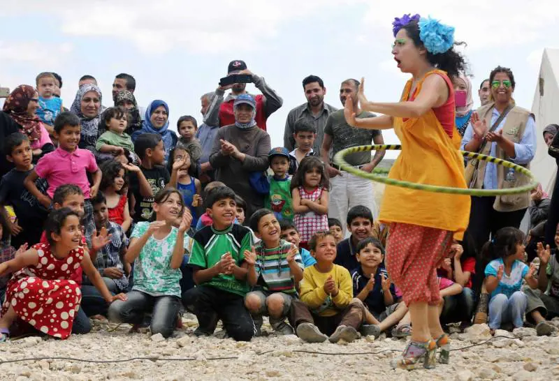 Uno show di "Clown senza frontiere" per i rifugiati del campo libanese di Chtoura