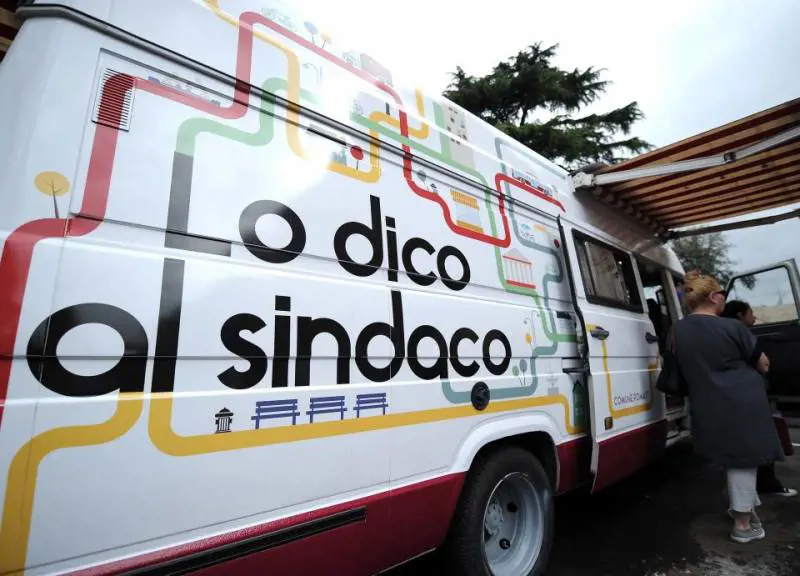 Il sindaco Marino in centro col camper: "Ma è un Euro 1"