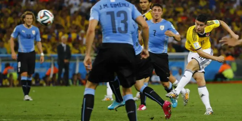 Il tiro di James Rodriguez per il vantaggio colombiano