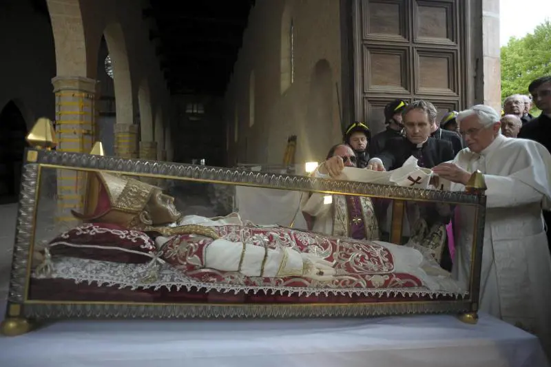 Celestino, il papa che per "viltade fece il gran rifiuto"