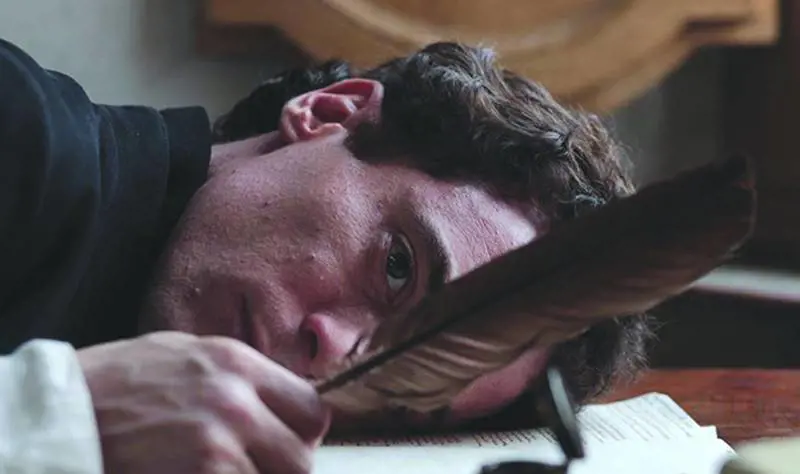 Elio Germano in una scena di "Il giovane favoloso" di Mario Martone
