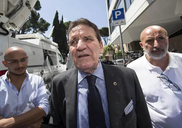 Macalli spara su Agnelli "Senza quel nome lavorerebbe al tornio"