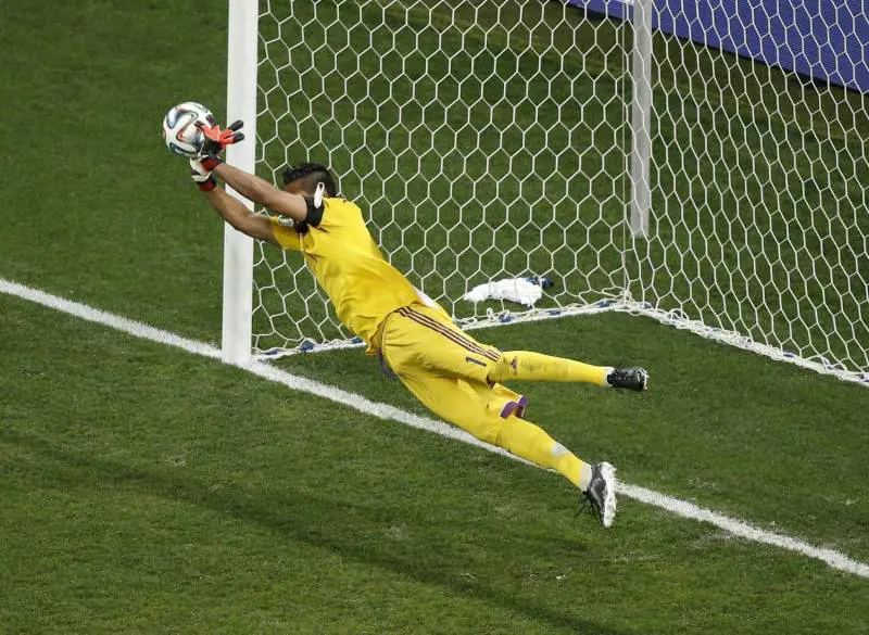 Sergio Romero in un'azione della semifinale con l'Olanda