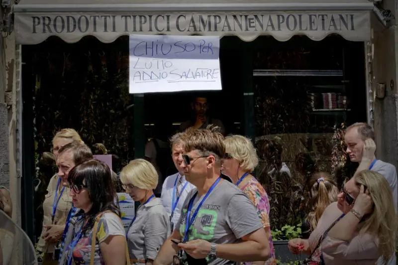 Napoli, dopo la morte di Salvatore Giordano chiusa galleria Umberto I