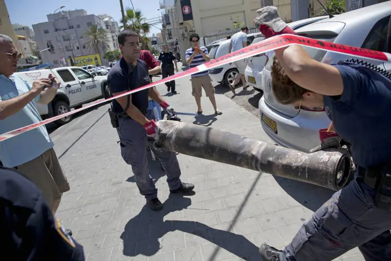 Resti di un razzo lanciato da Hamas su Israele