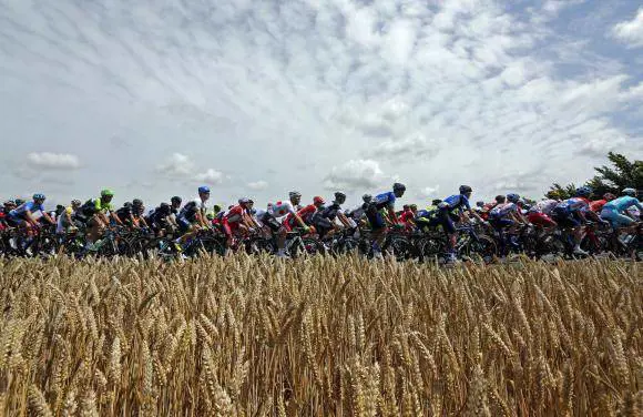 Decima tappa e al Tour primo arrivo in salita