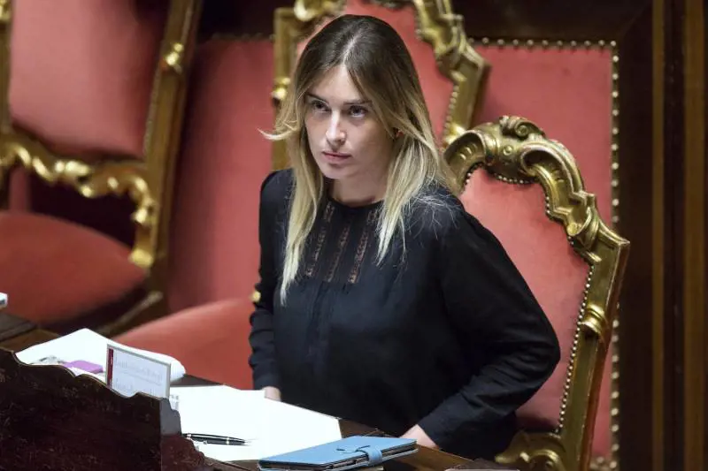 "Bionda dal fisico mozzafiato": Boschi eletta Miss Parlamento