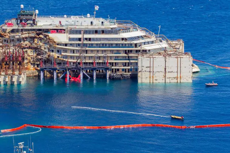 Concordia, ora viene la sfida più difficile: il mare aperto