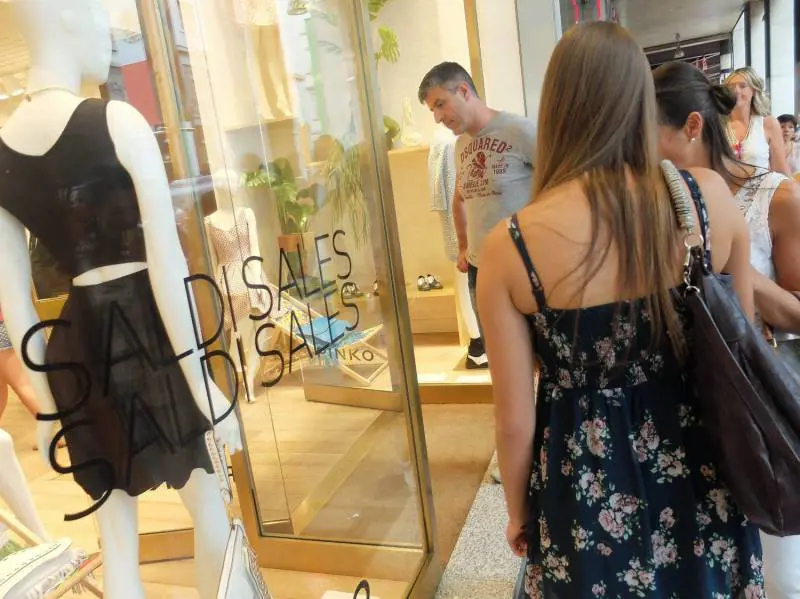 Gli 80 euro non fanno miracoli: i saldi sono un flop