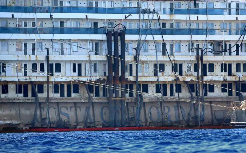Concordia, riaffiora la scritta. Martedì la partenza