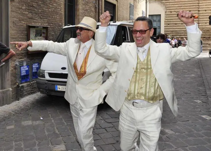 "Nozze gay registrate? Più oneri che onori"