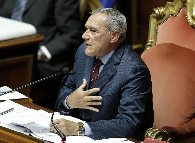 Grasso dà via libera a 19 voti segreti. Dal Pd emendamenti per "sminare"