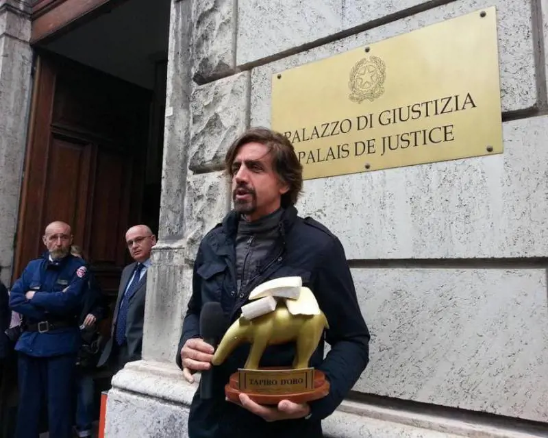 "Staffelli mi ha offerto un contratto di stage da 400 euro al mese"