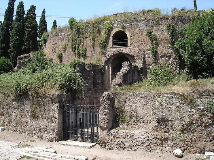 Si celebra Augusto ma il suo Mausoleo è chiuso per burocrazia