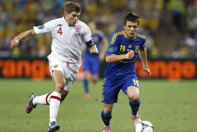 Konopljanka inseguito da Gerrard all'ultimo Europeo