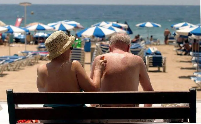 Le agenzie per i pensionati: "Ecco la nuova vita all'estero"