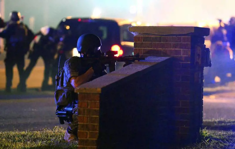 Ferguson, ancora scontri. Agente uccide un rapinatore