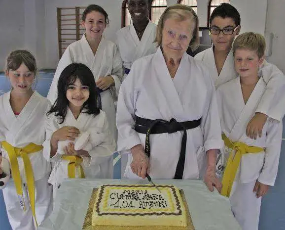 Cintura nera a 101 anni Karate Kid è una nonna