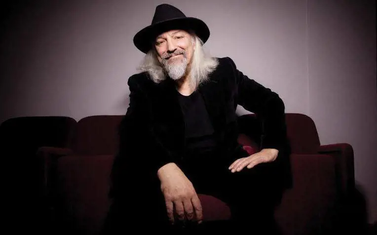 "Senza nostalgia i 40 anni della mia musica ribelle"