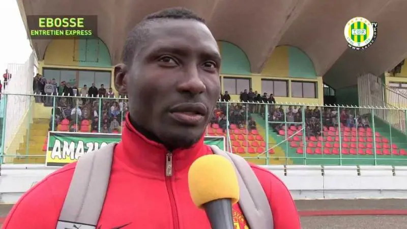 Colpito da un sasso lanciato da un tifoso: muore calciatore algerino
