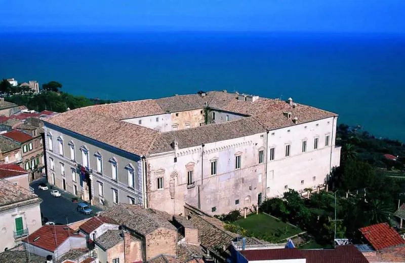 Consiglio convocato d'urgenza per il compleanno del sindaco