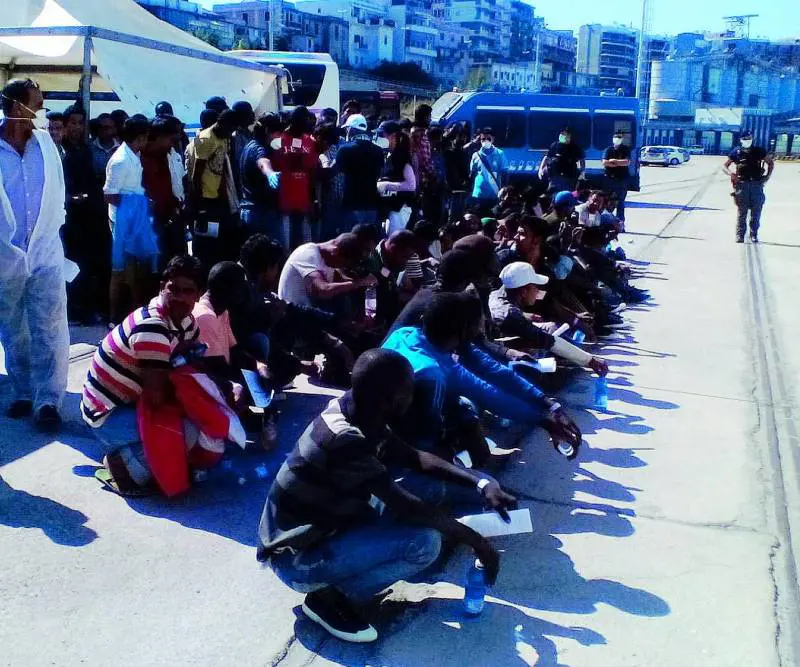 L'Ordine dei giornalisti censura anche le parole: vietato dire clandestino
