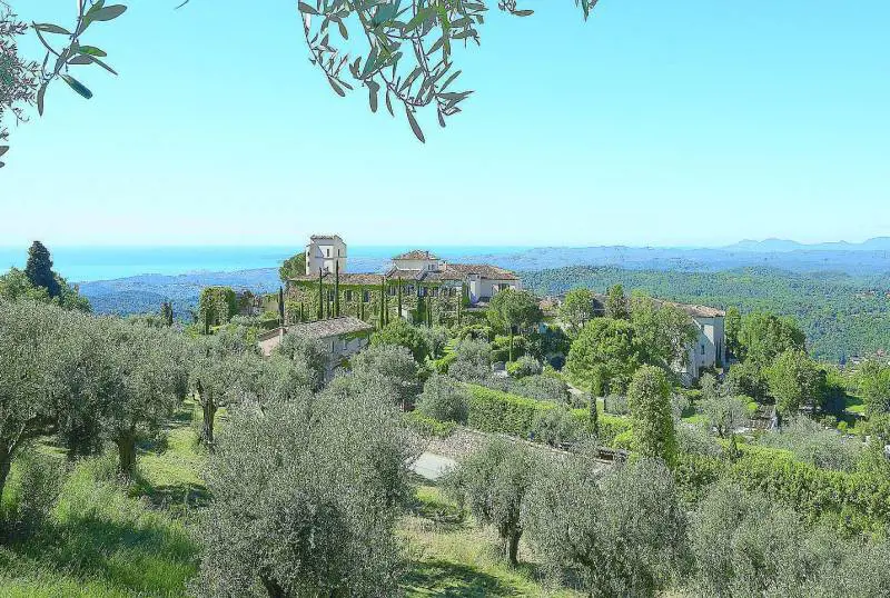 Antichi borghi di pietra a picco sulla Costa Azzurra