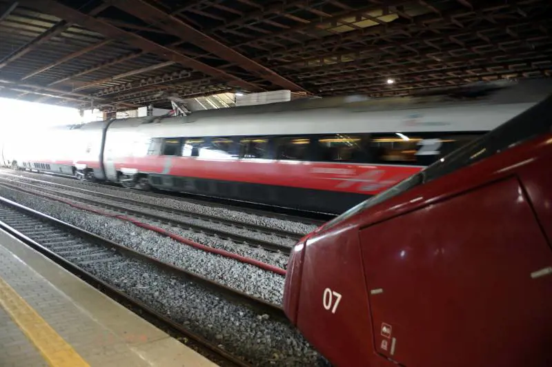 Frusinate, treno bloccato 6 ore: malori e un bimbo in ospedale