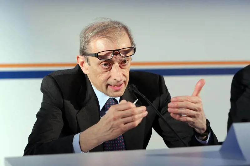 Fassino: "Parlamento chiuso sei mesi? Nessuno se ne accorgerebbe"