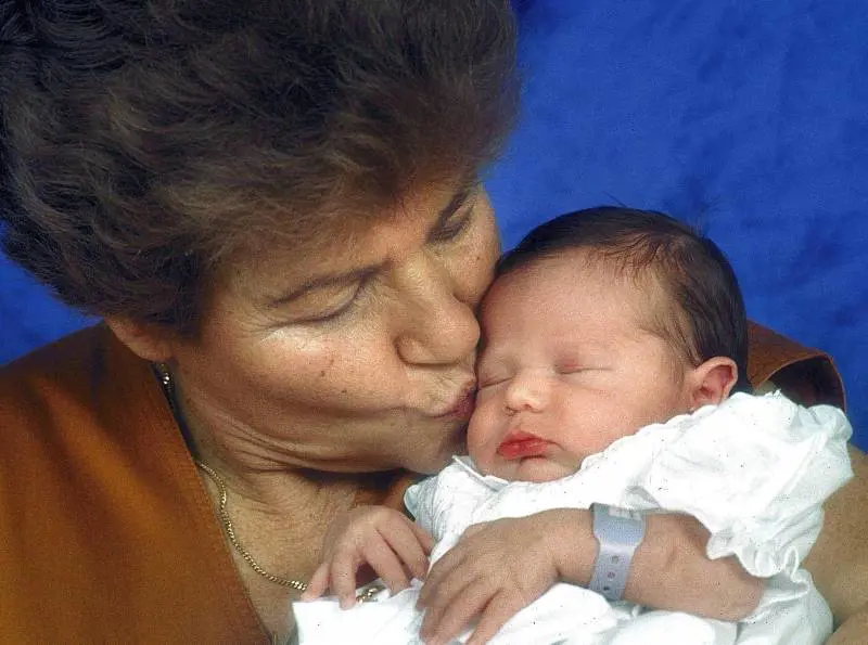 «Quel bimbo nato in vitro ci ha donato la giovinezza»