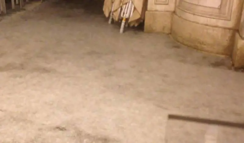 Lo strato di grandine sulla strada a Venezia
