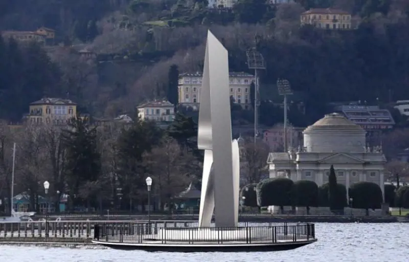 Arriva la scultura di Libeskind: starà in mezzo al lago di Como