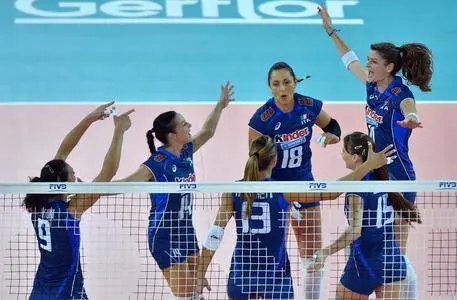 La gioia delle Azzurre, giunte alla terza affermazione