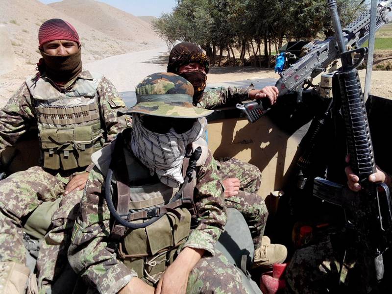Soldati afghani del 4 plotone in pattugliamento nella provincia di Herat