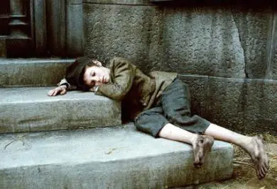 Quei bambini di Dickens abbandonati nel fango
