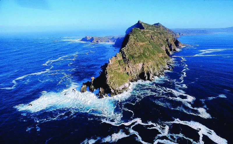 Terra di contrasti tra filari d'uva onde maestose e fauna selvaggia