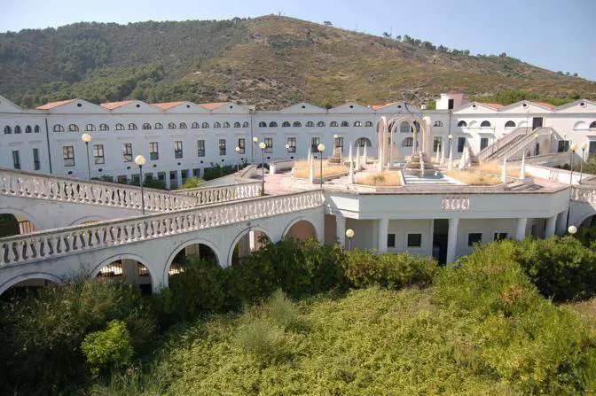 Centro per i sevizi e il turismo di Baia Campi, Vieste (Foggia)