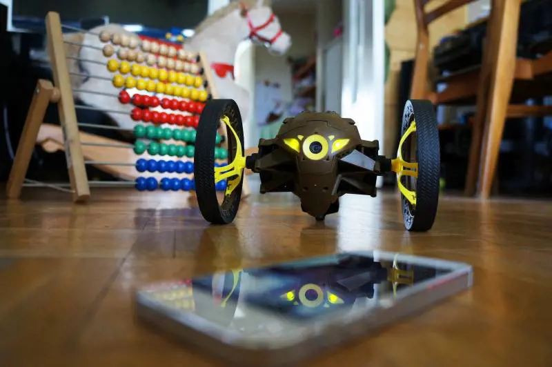 Mini Drone - Parrot Jumping Sumo - da 169 euro 