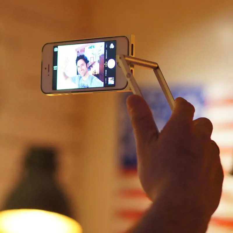 Cornice Di Protezione Multifunzione per iPhone 5/5S Fritzframe - da 49 euro