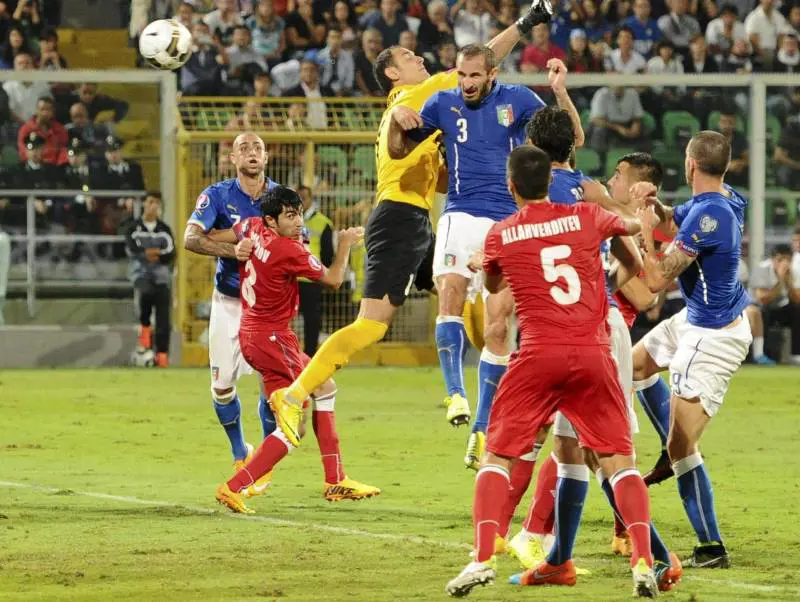 La testa di Chiellini salva quella dell'Italia