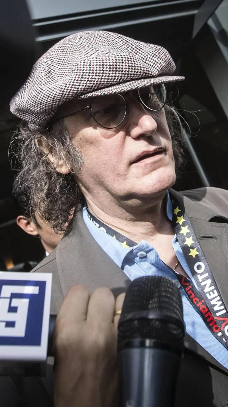 E torna a invocare il golpe: «L'esercito fermi il governo»