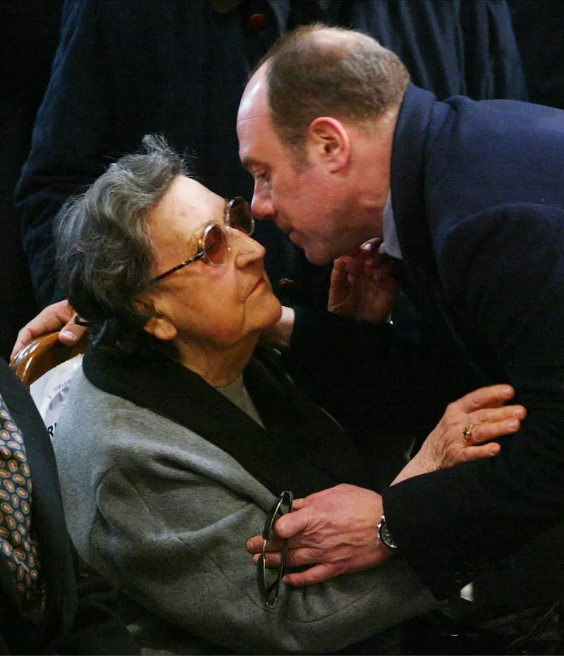 Aurelia Sordi con Carlo Verdone ai funerali del fratello Alberto