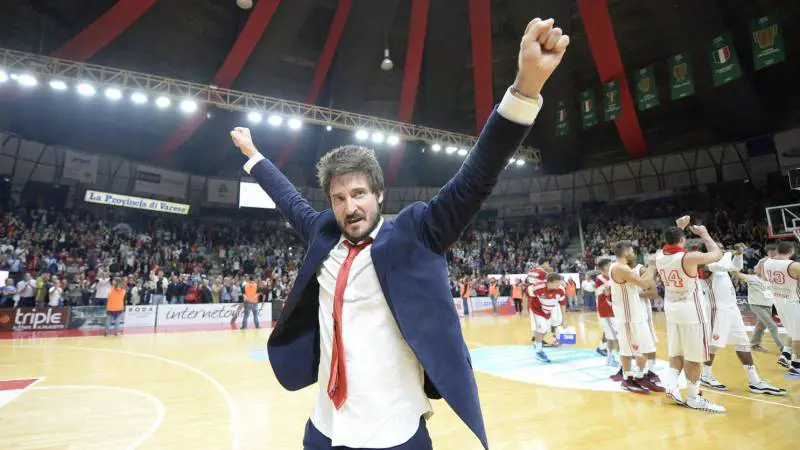 Va via, anzi no: rimane. L'ultimo Pozzecco show, stavolta è il divorzio finto